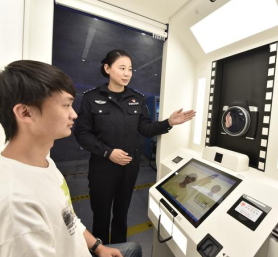 全国首台 | 公安综合服务自助机上线 身份证、交管、出入境业务一机通办